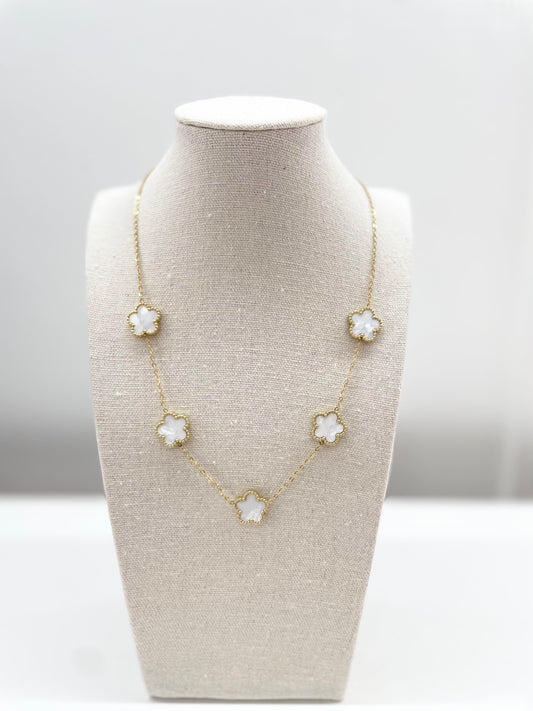 Collana fiori oro e bianco